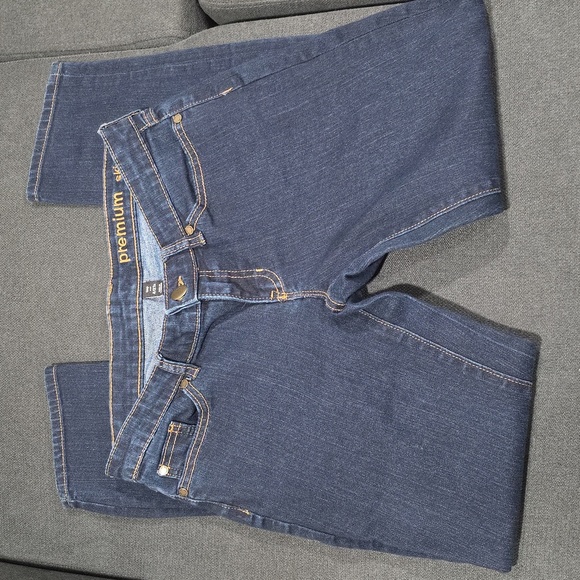 GAP- Premium Skinny Dark Wash Jeans. Size 4 - Picture 2 of 7